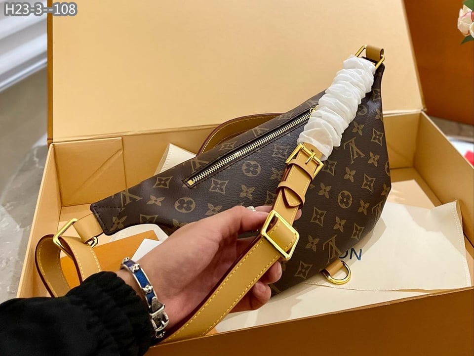Louis Vuitton Bumbag Monogram 26Cm M43644 view 4