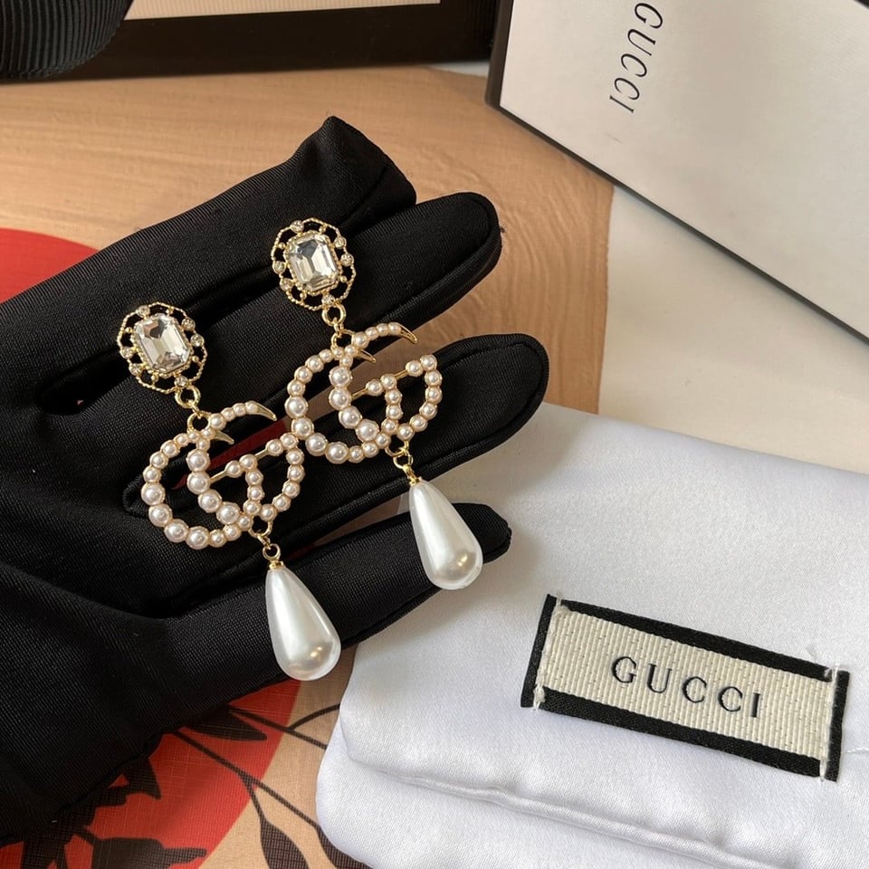 Gucci Pearl Gg Drop Earrings In Gold view 3