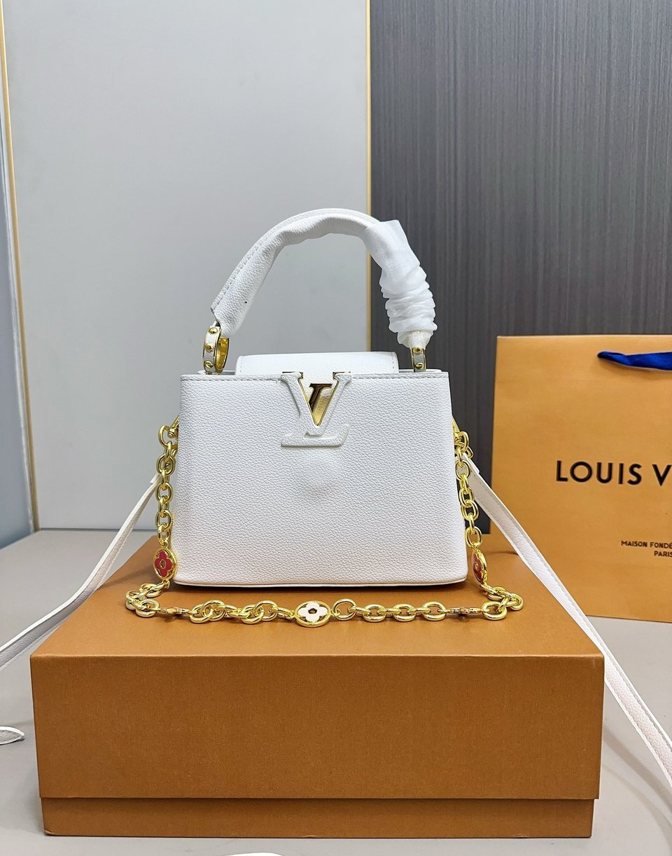 Louis Vuitton Capucines Mini White 21Cm M23718 view 3