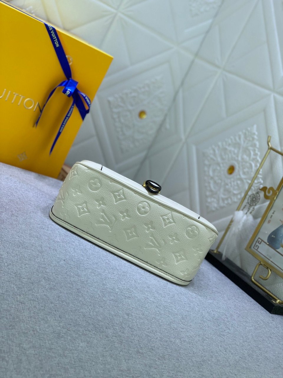 Louis Vuitton Diane Monogram In Cream 23Cm M46386 view 8