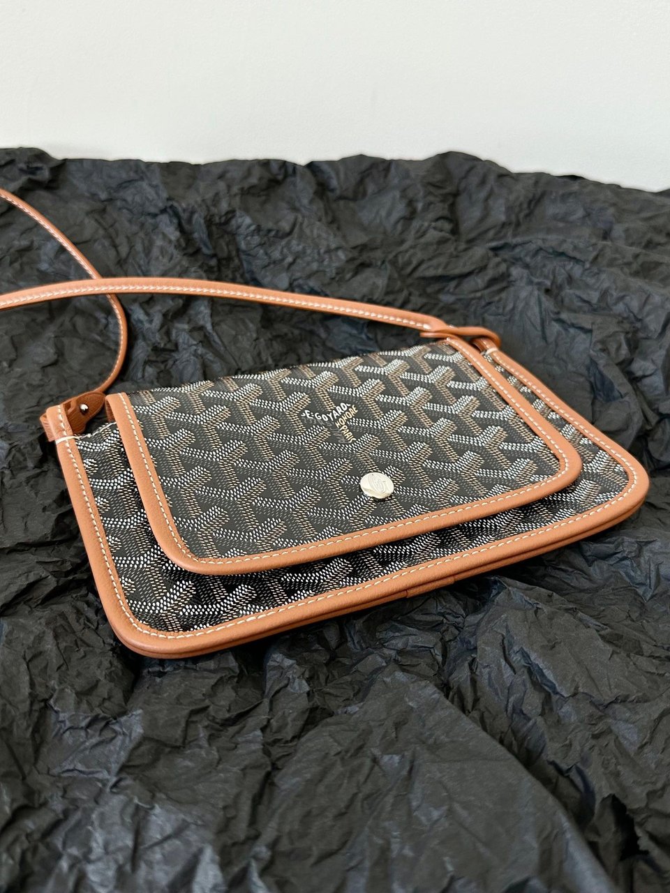 Goyard Plumet Pocket Wallet 20 Cm Black Goyardine Canvas And Tan Lambskin Trim view 10