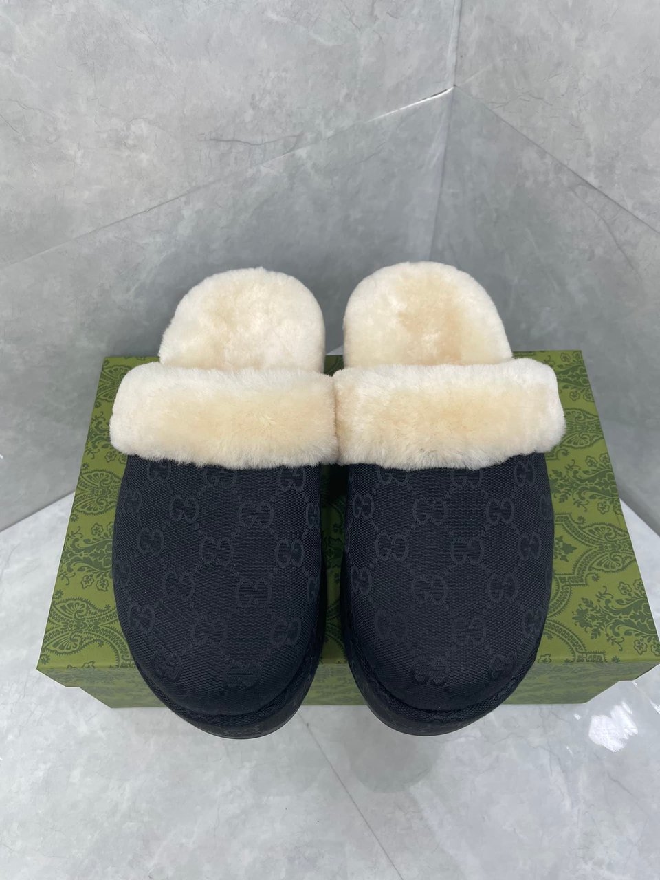 Gucci Slipper Mit Gg Horsebit Monogram In Black view 4