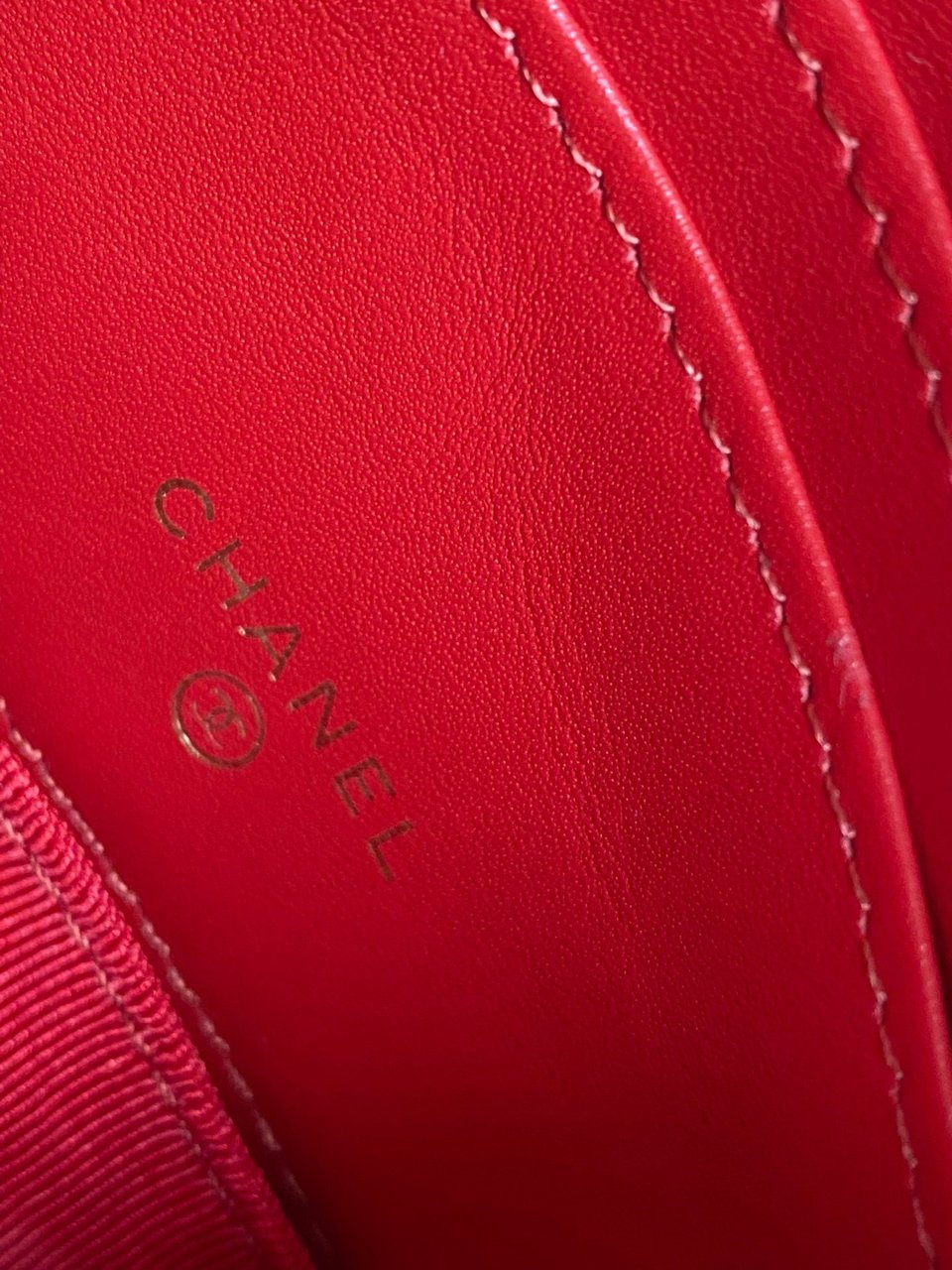 Chanel Zipped Wallet 14Cm Red Caviar Gold Hardware view 6