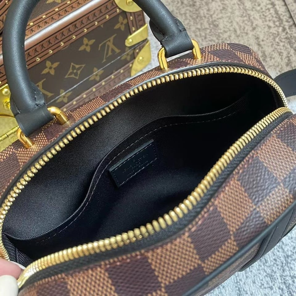 Louis Vuitton Valisette Souple Bb 19Cm Black view 7