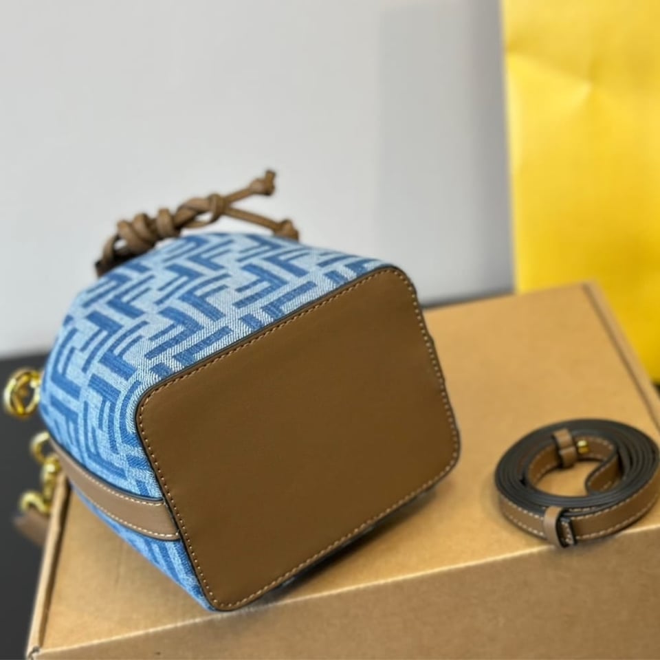 Fendi Mon Tresor Light Blue Ff Denim 12Cm view 9