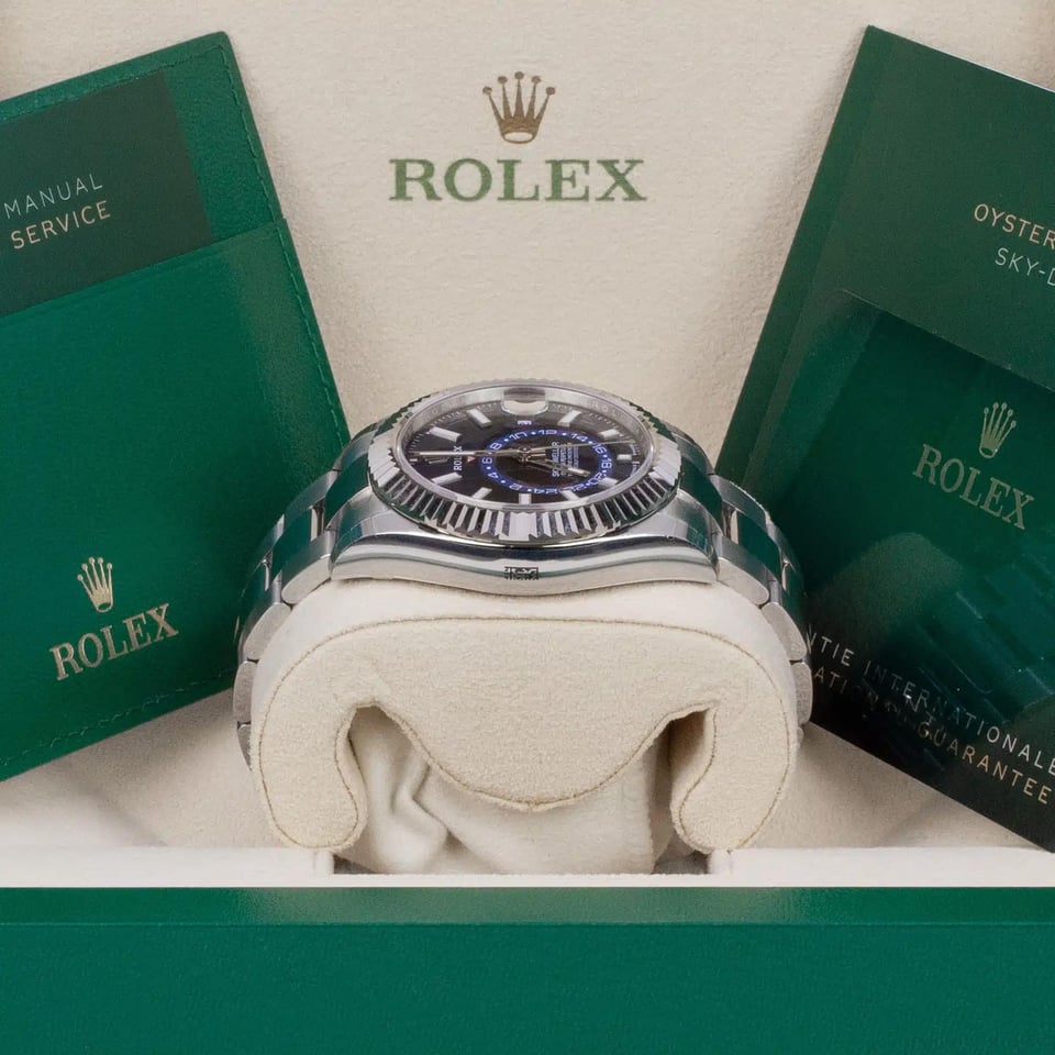 Rolex Sky-Dweller 42 mm Bright blue Dial 336934 Oyster view 6