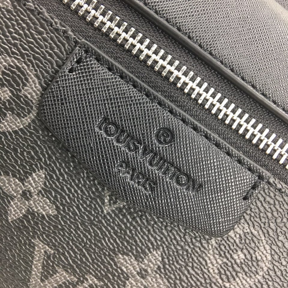 Louis Vuitton Outdoor Messenger Black 29Cm view 6