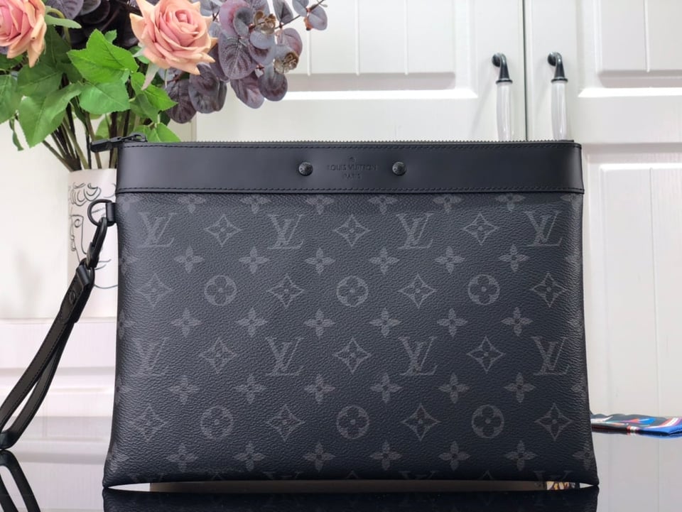 Louis Vuitton To Go Pochette Monogram Black 30Cm M81569 view 3