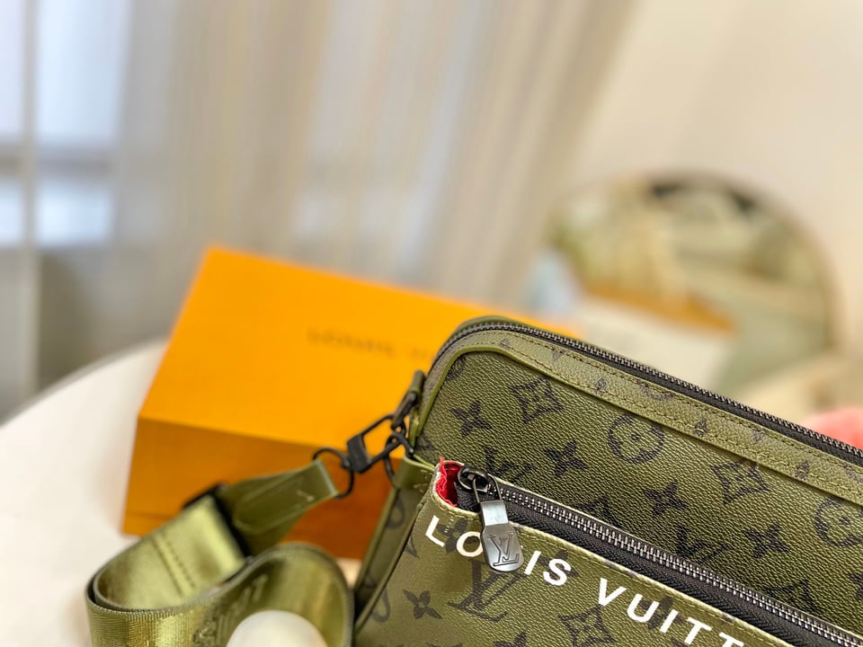 Louis Vuitton Trio Messenger Green 26Cm M23783 view 4