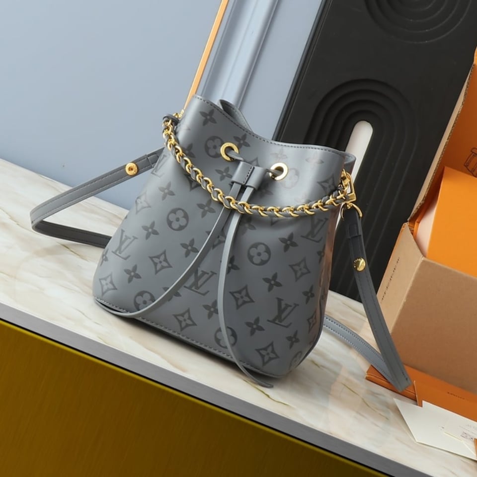 Louis Vuitton Néonoé Bb Bag Grey 20Cm view 3