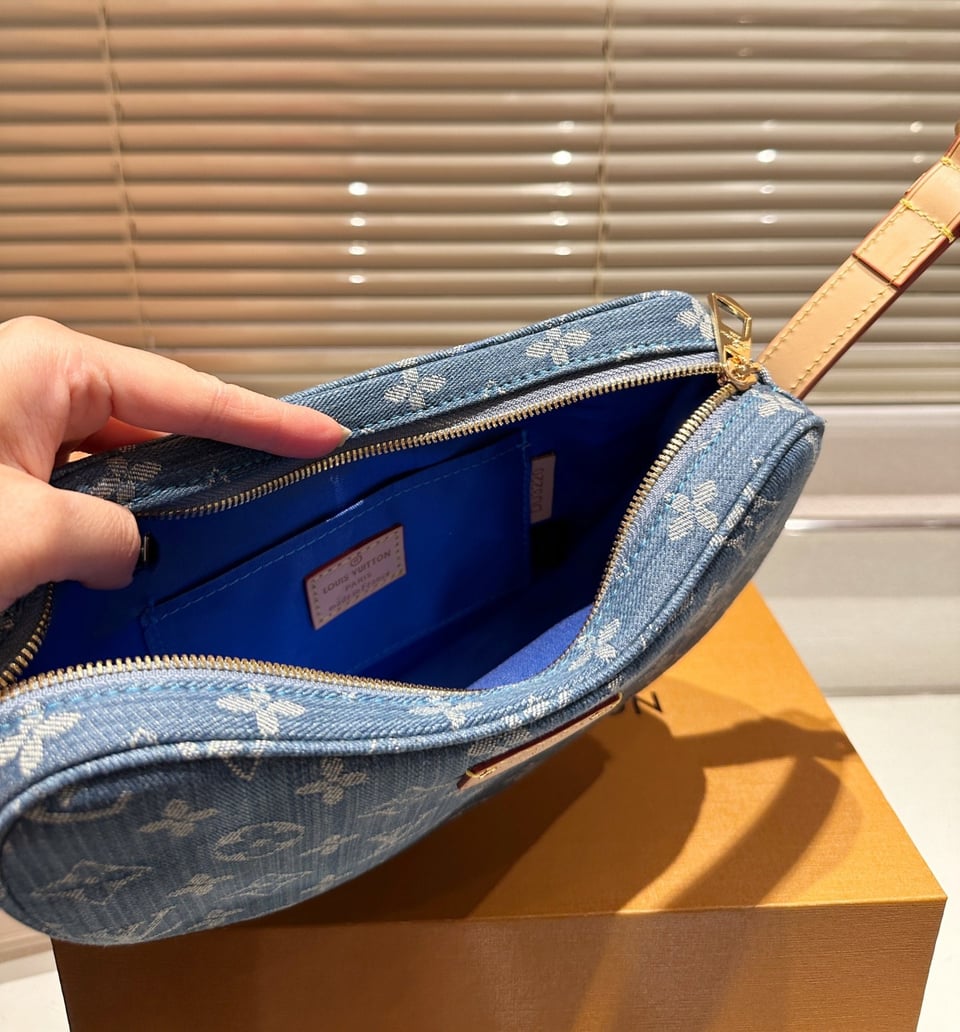 Louis Vuitton Croissant Mm Monogram Denim 25Cm M46856 view 11