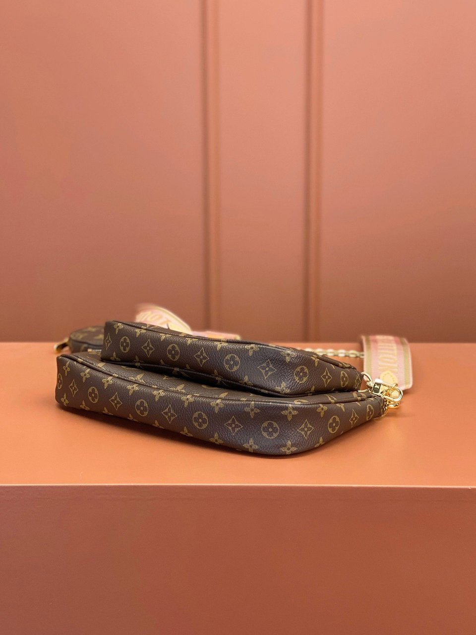 Louis Vuitton Multi Pochette Accessoires Pink 24Cm M44840 view 15