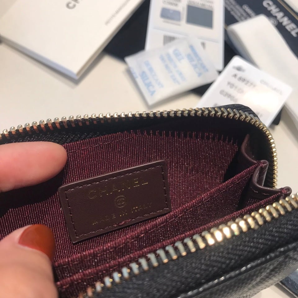 Chanel Zipped Coin Basic Purse 11 Black Calfskin Gold Icon view 5