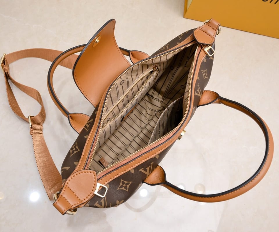 Louis Vuitton Tote Bag Monogram Canvas Brown 26Cm view 3