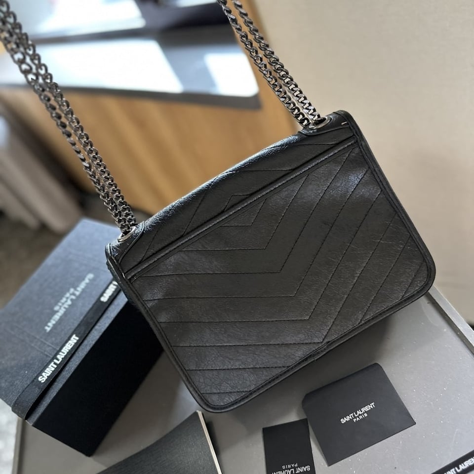 Saint Laurent Niki Medium In Vintage Leather Black Noir 28Cm view 9