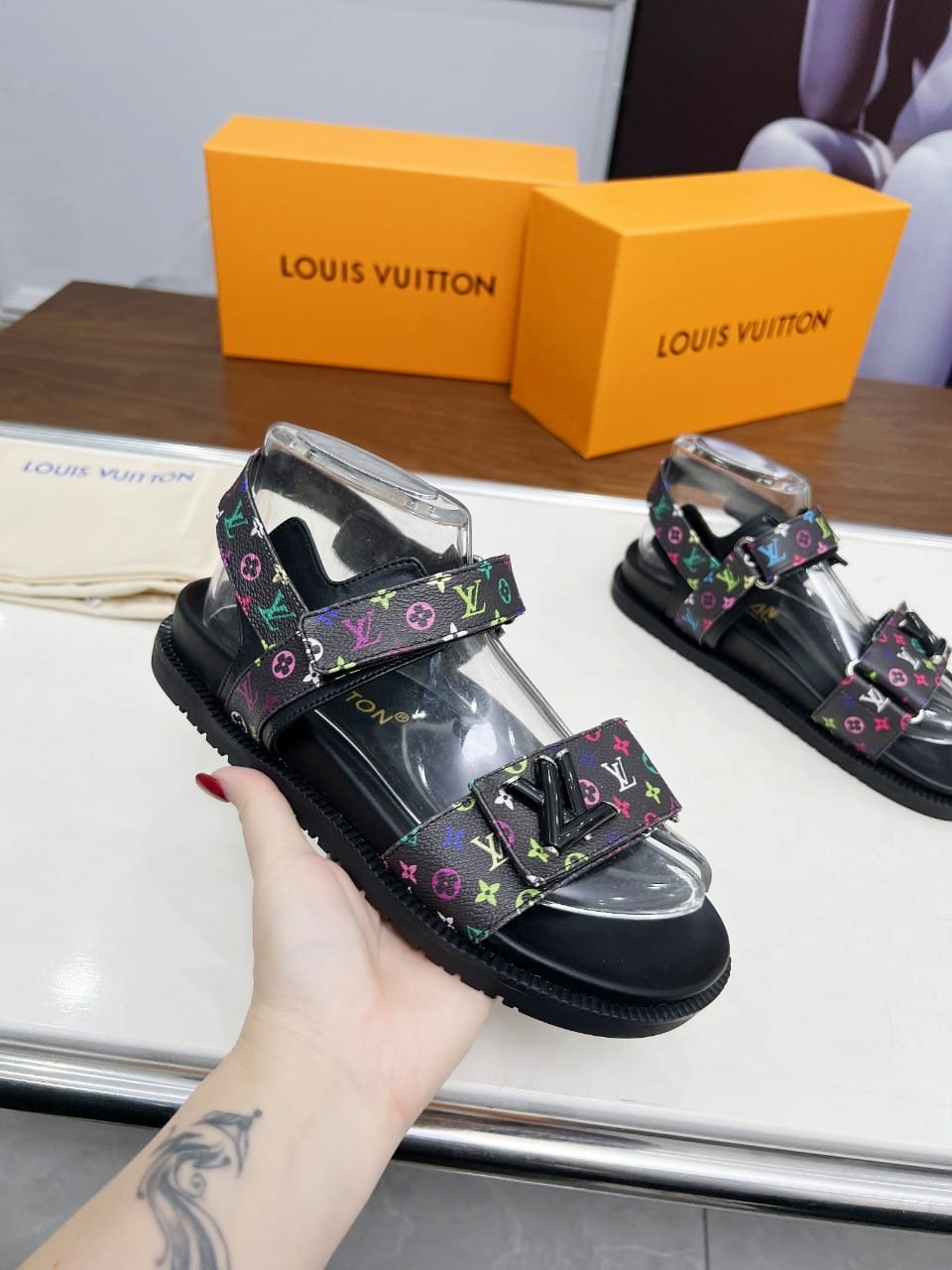 Louis Vuitton X Murakami Lv Sunset Flat Comfort Sandal Black 1Agxf6 view 4