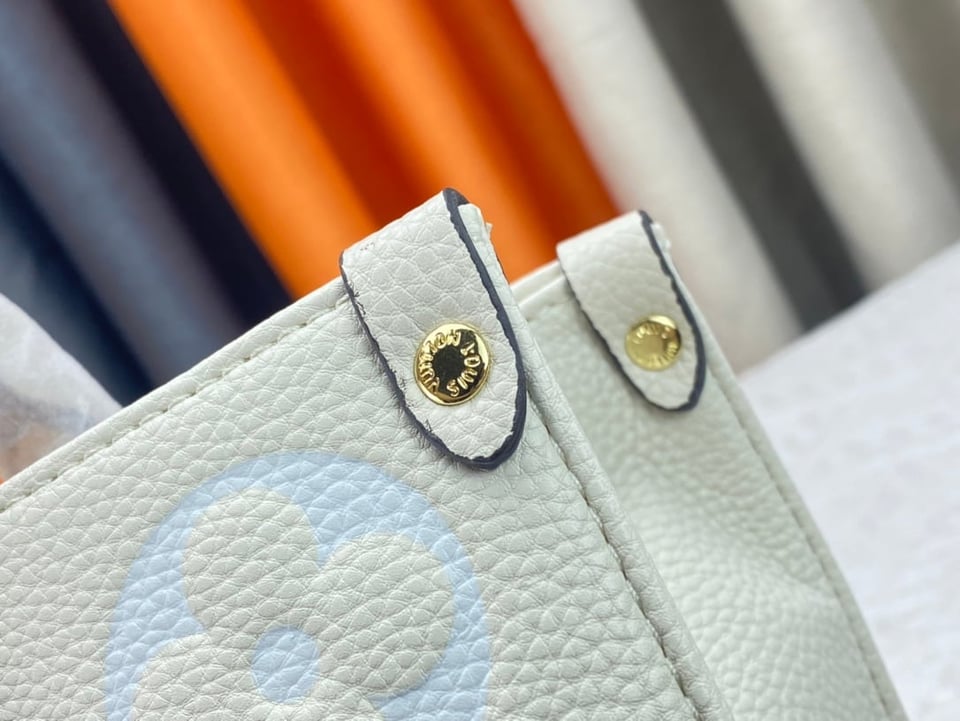 Louis Vuitton On The Go Mm Monogram Empreinte Leather White 34Cm M45717 view 9