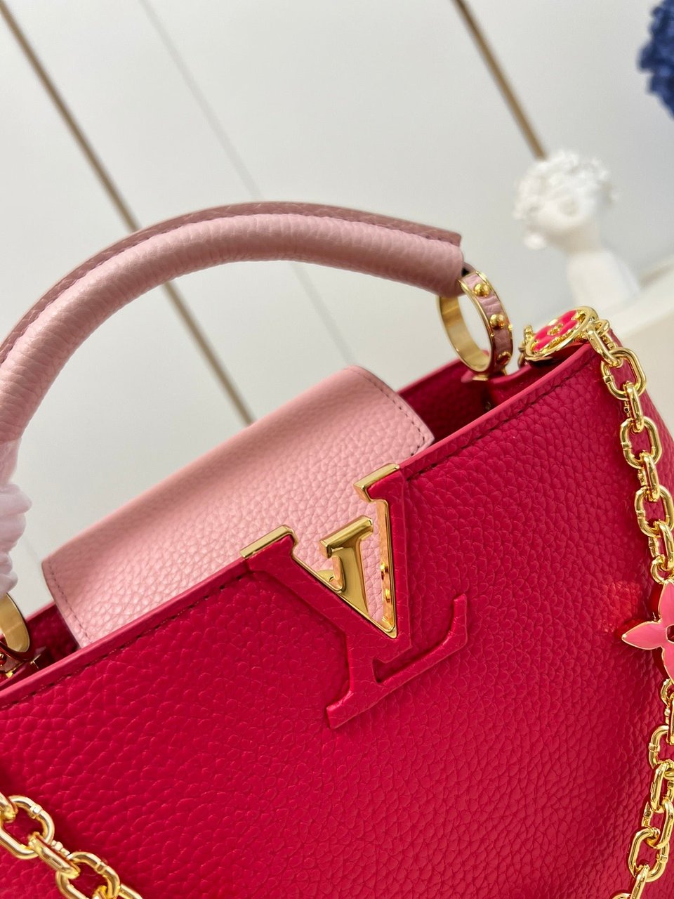 Louis Vuitton Capucines Mm Scarlet Red 27Cm view 3