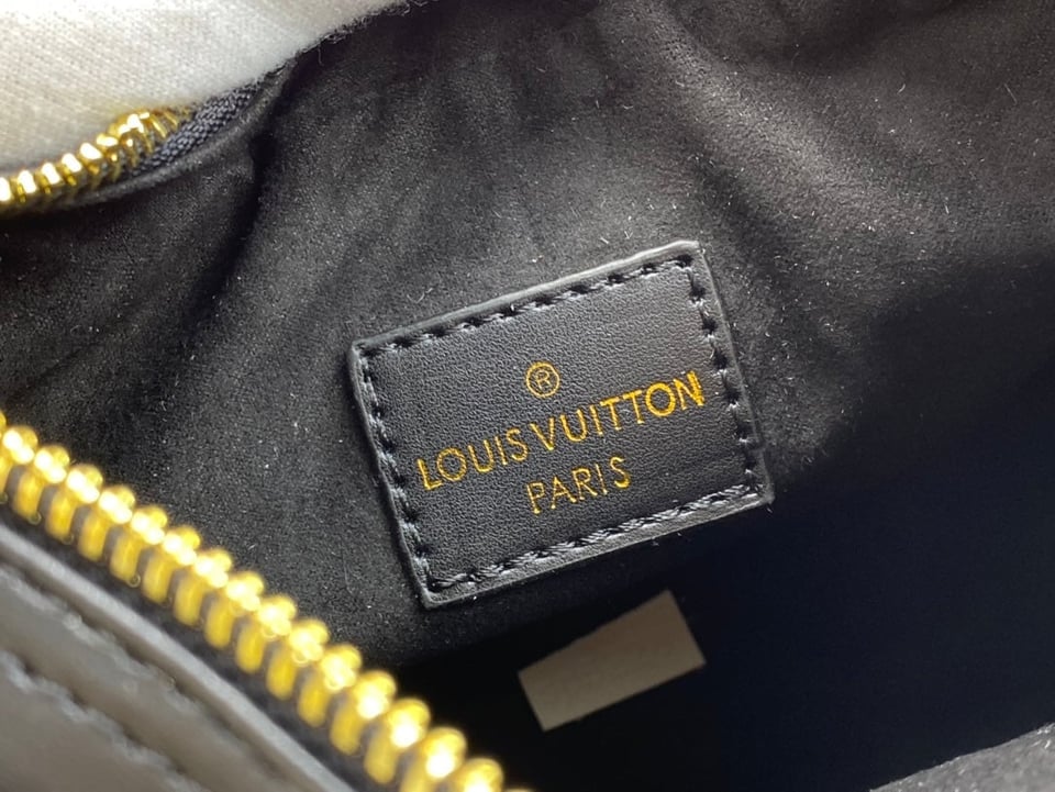 Louis Vuitton Loop Baguette Bag Black 23Cm M22591 view 4