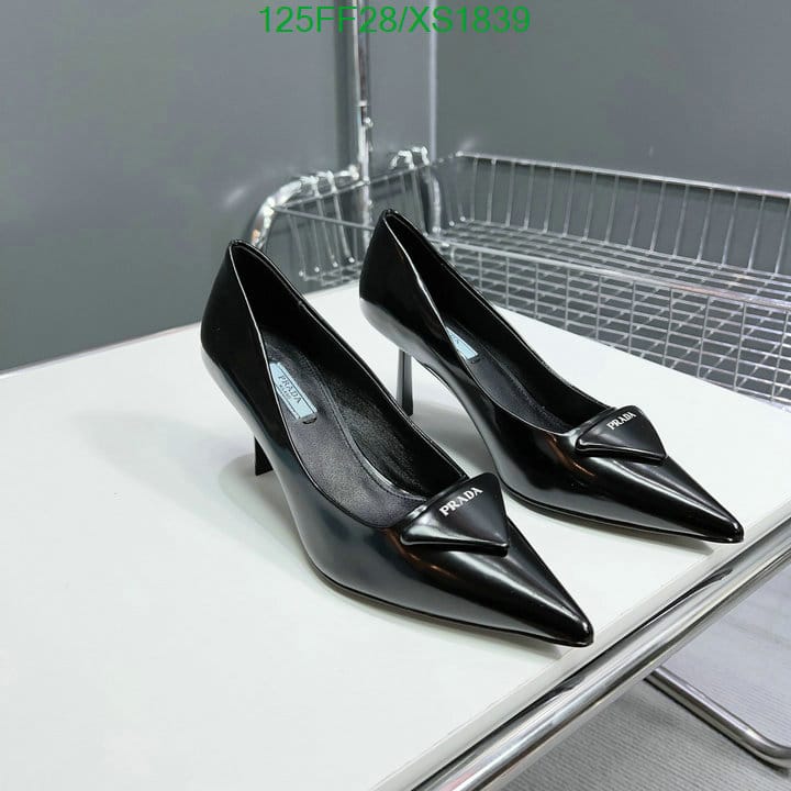 Prada Cleavage Nero Leather Pumps Black view 5