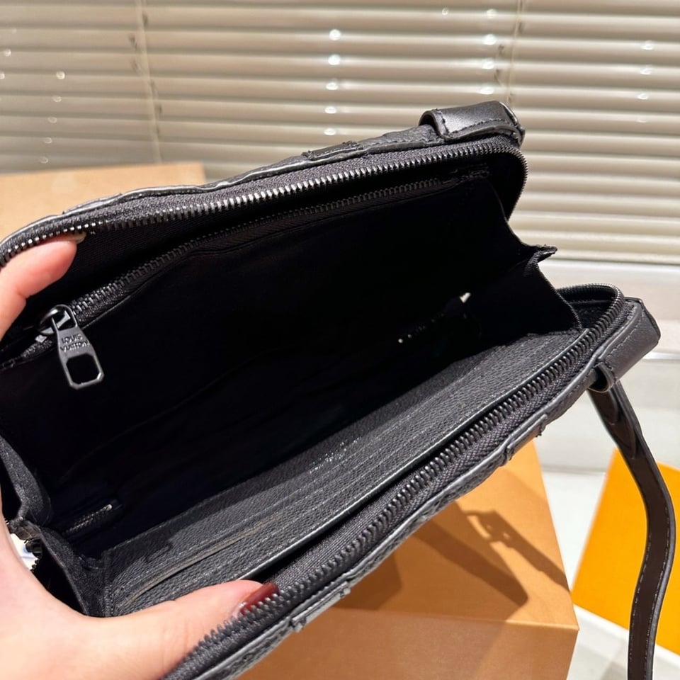 Louis Vuitton Soft Trunk Wallet Monogram Taurillon Leather Black 23Cm M80224 view 4