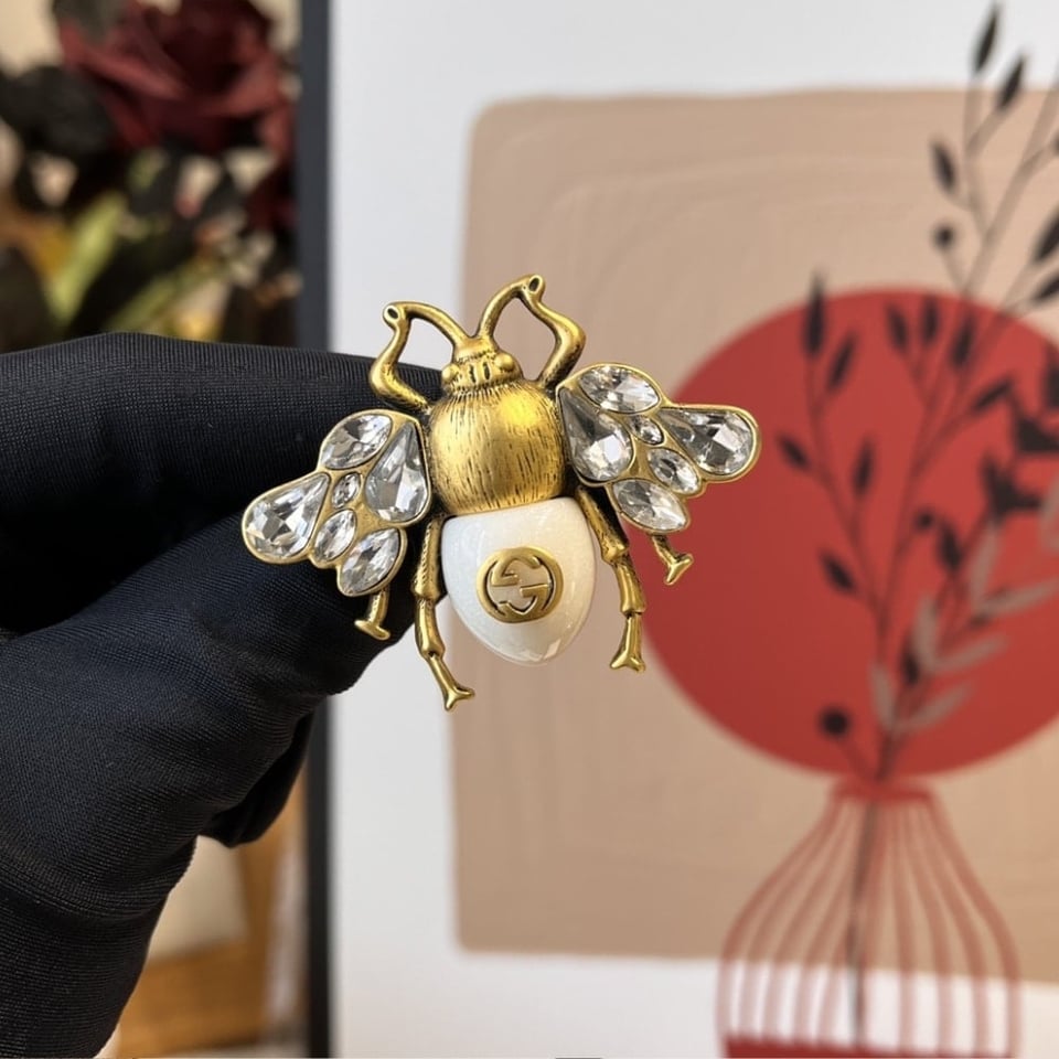 Gucci Gg Bee Brooch Gold With Stone view 3