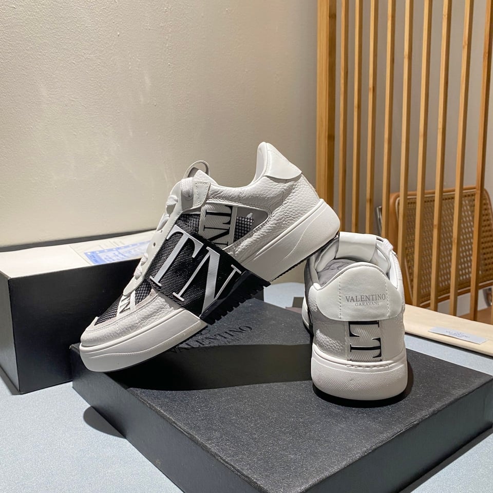 Valentino Vl7N Low-Top Sneaker In Calfskin And Mesh Fabric With Bands Black view 4
