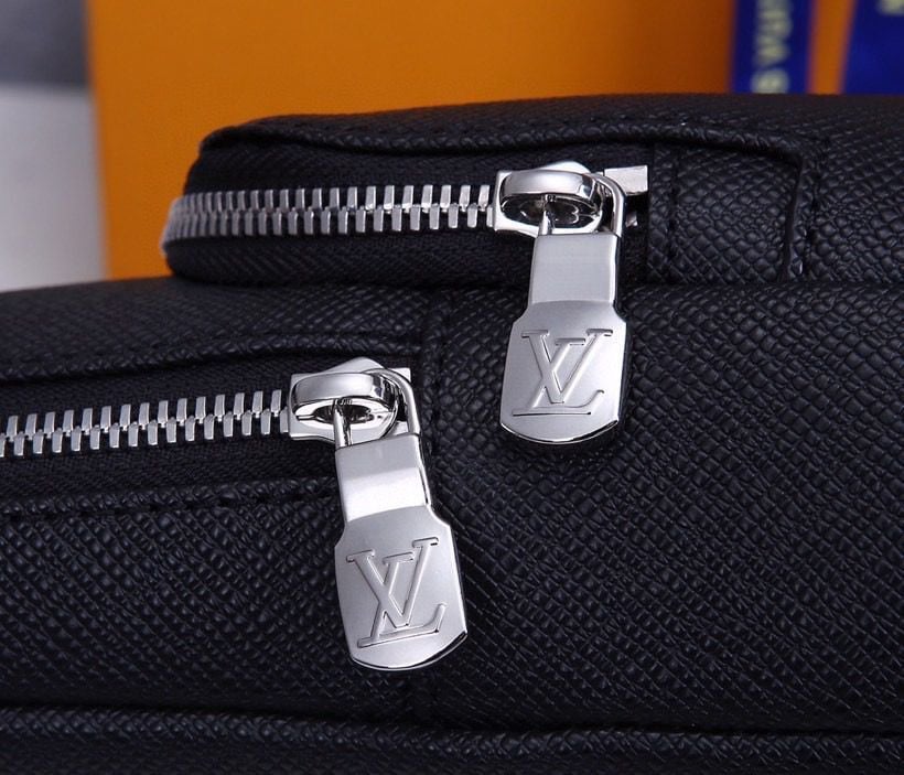 Louis Vuitton Avenue Taiga Black Sling Bag for Men 31cm/12.2in M30443 view 7