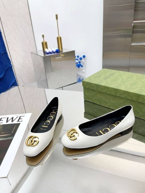 Gucci Women’S Ballet Flat With Gc Logo White view 7