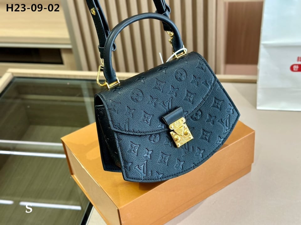 Louis Vuitton Tilsitt Bag Monogram Black 23Cm view 3