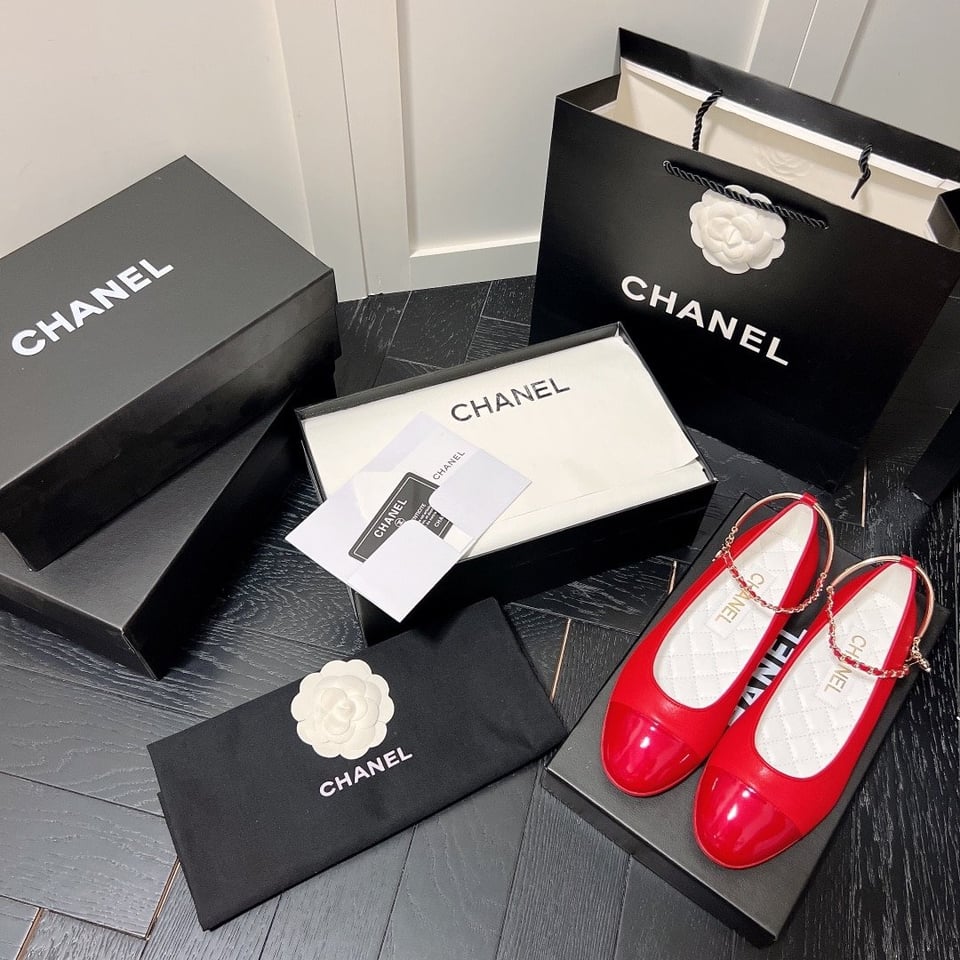 Chanel Interlocking Cc Logo Ballet Flats Red view 11