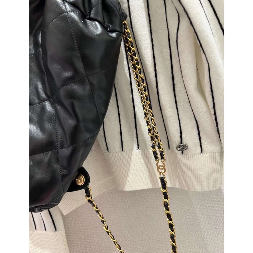 Chanel 22 Backpack in Black Shiny Calfskin 34cm view 7
