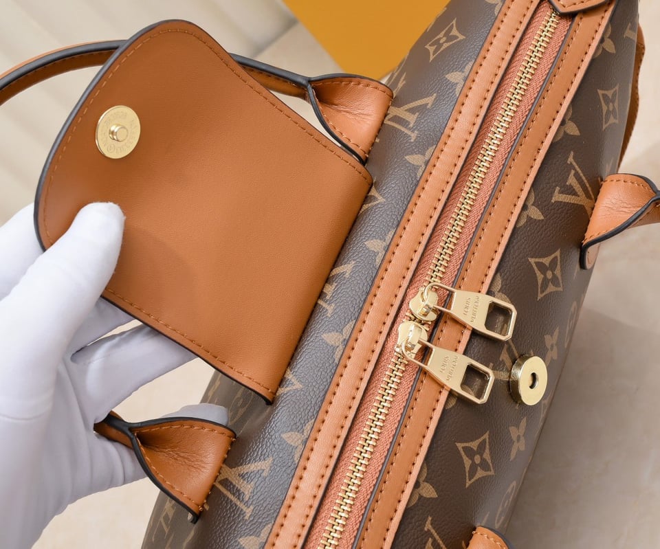 Louis Vuitton Tote Bag Monogram Canvas Brown 26Cm view 5