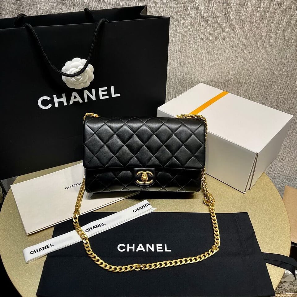 Chanel Lambskin Flap Bag 25 cm view 3