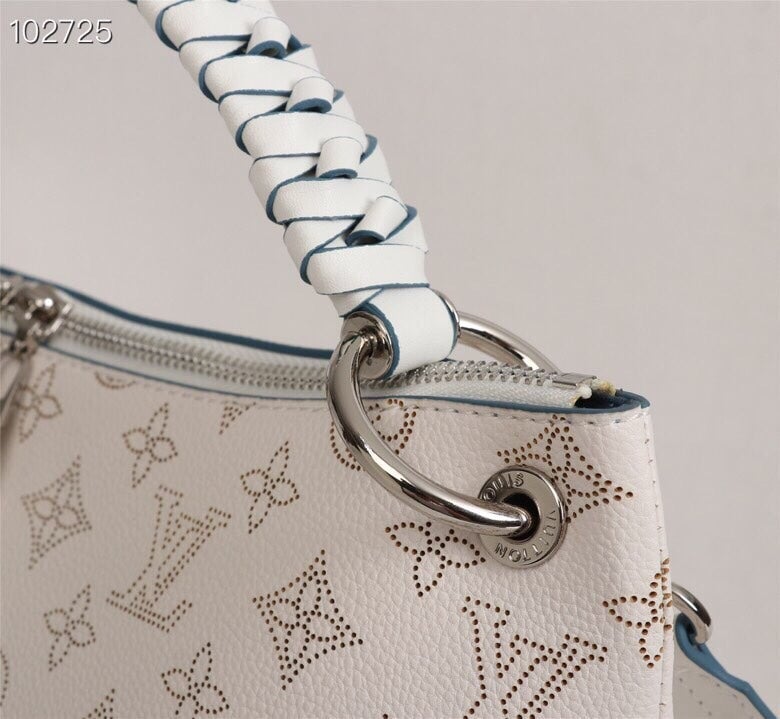 Louis Vuitton Beaubourg Hobo Mm White view 3