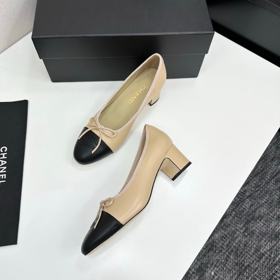Chanel CC Cap Toe Mid Heel Pumps Beige/Black – Heel 4.5cm view 8