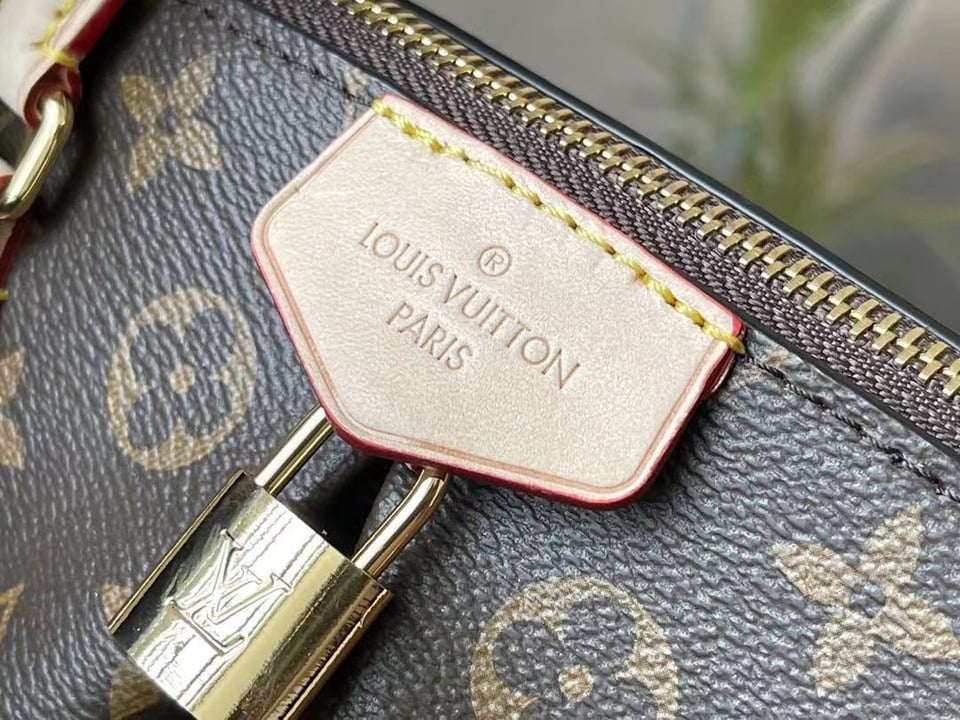 Louis Vuitton Bo Tie Mm 31Cm view 5