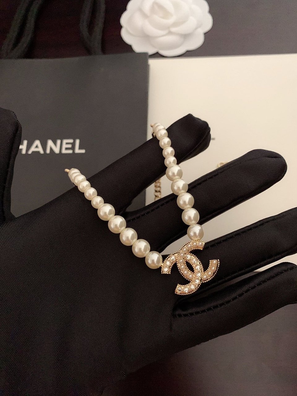 Chanel Women’S Pearl Necklace And Gold Metal view 2