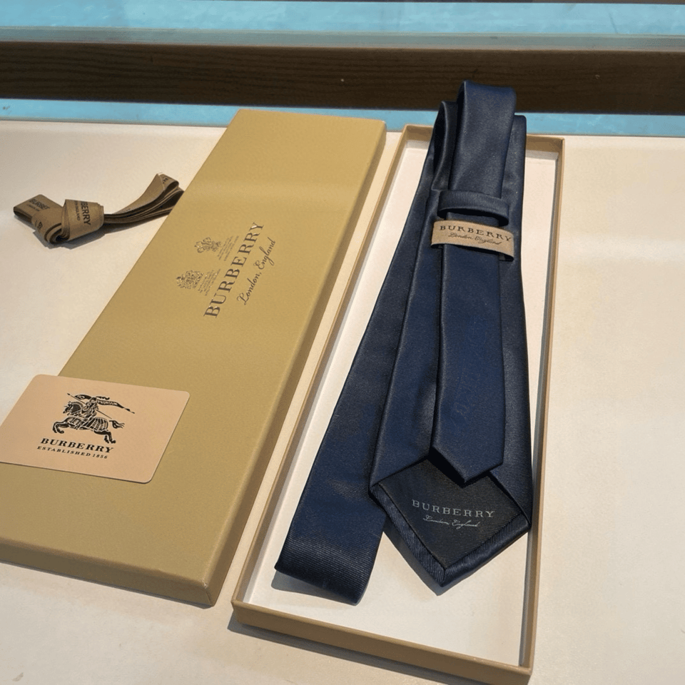 Burberry Navy Embossed Silk Tie For Men view 6