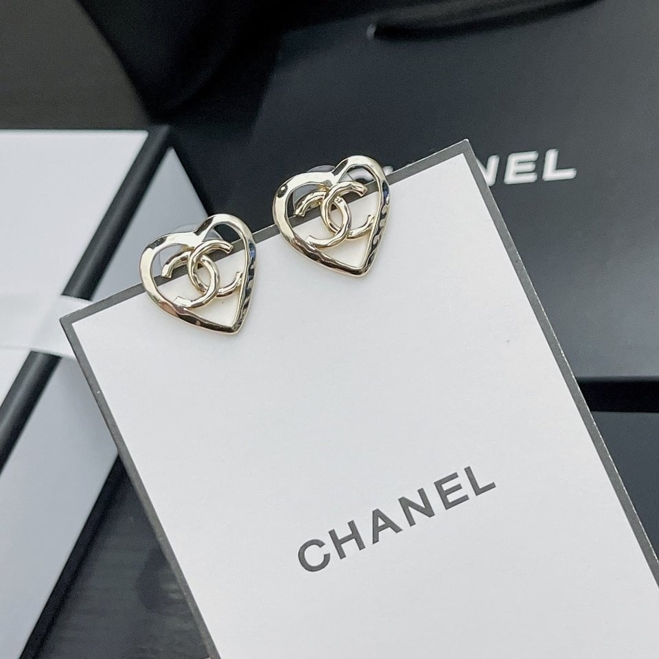 Chanel Metal Cc Heart Coco In Love Earrings Gold view 7