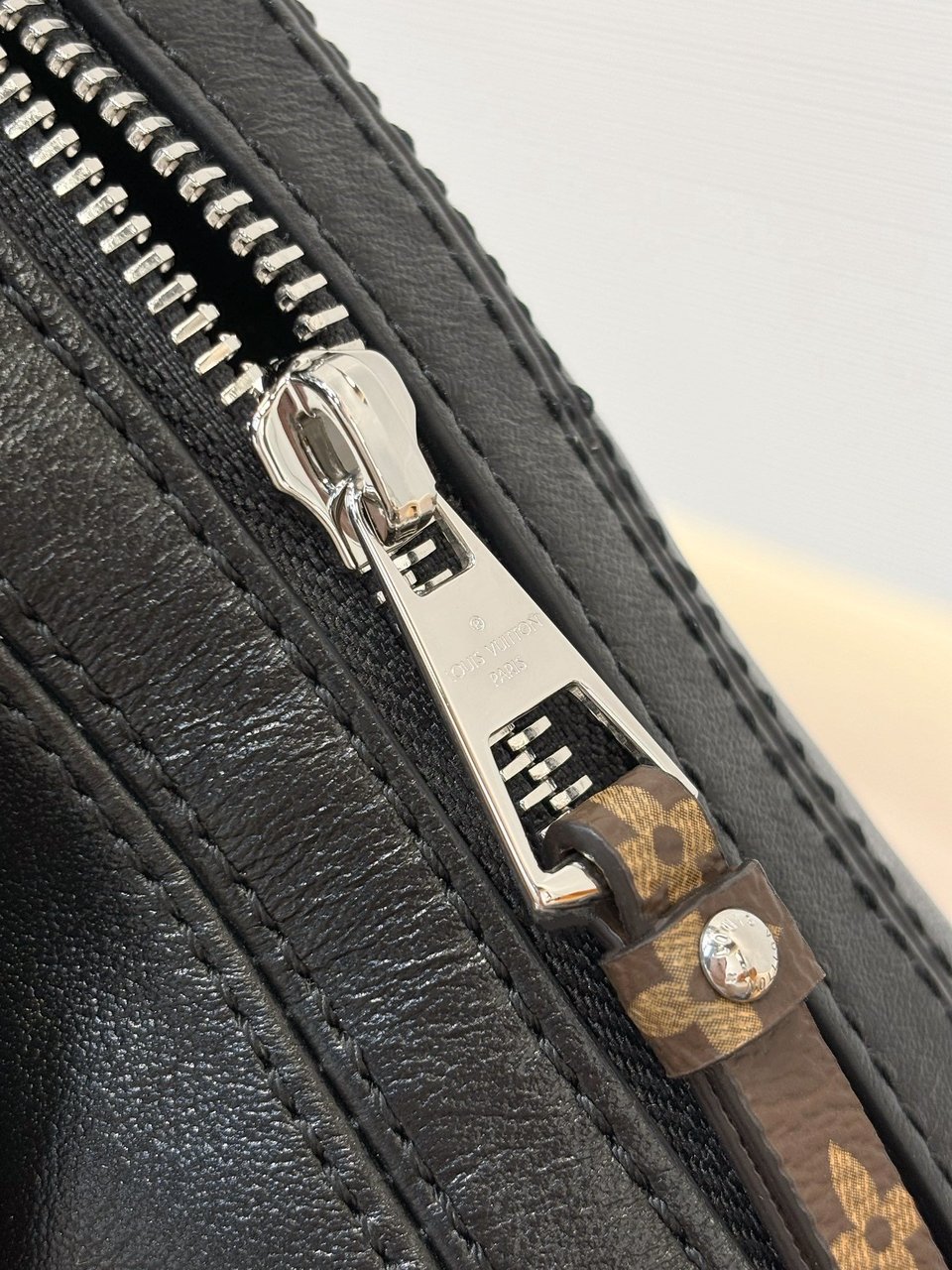Louis Vuitton Pochette Vibe- Wallets and Small Leather Goods M14544 25cm/ 9.8in view 12
