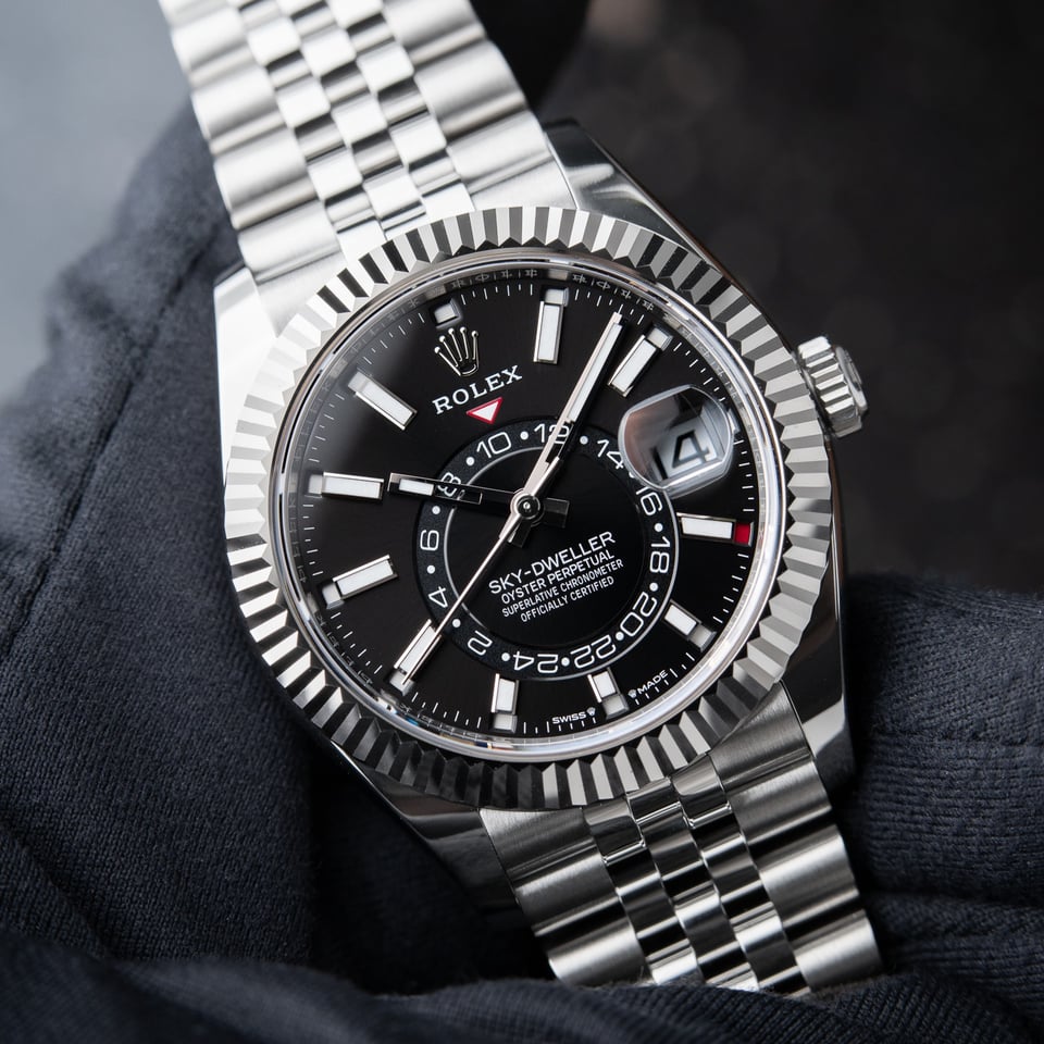 Rolex Sky-Dweller 42 mm Bright black Dial 336934 Jubilee view 3