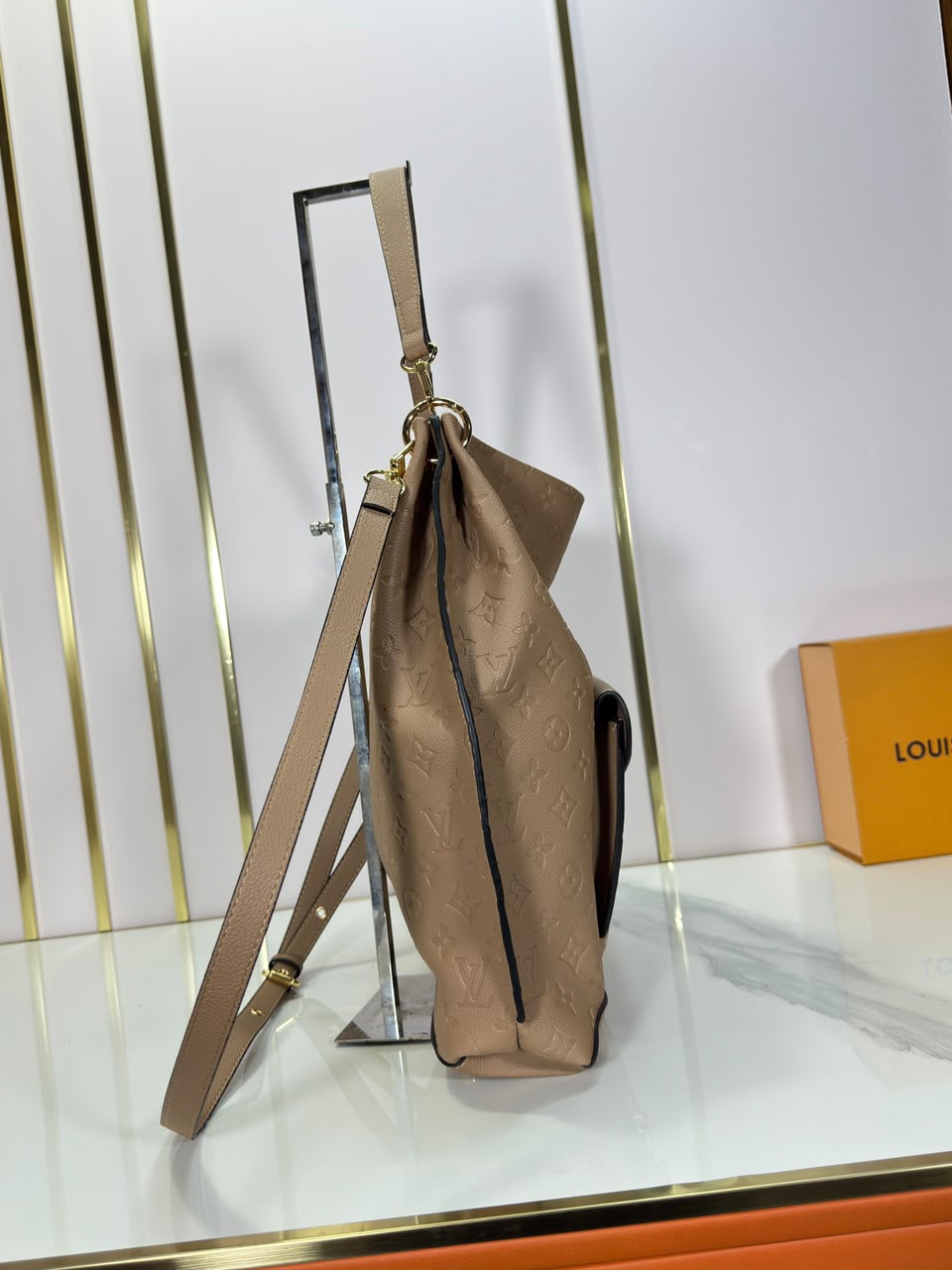 Louis Vuitton Métis Hobo Bag Tuape Color 35cm M27937 view 5