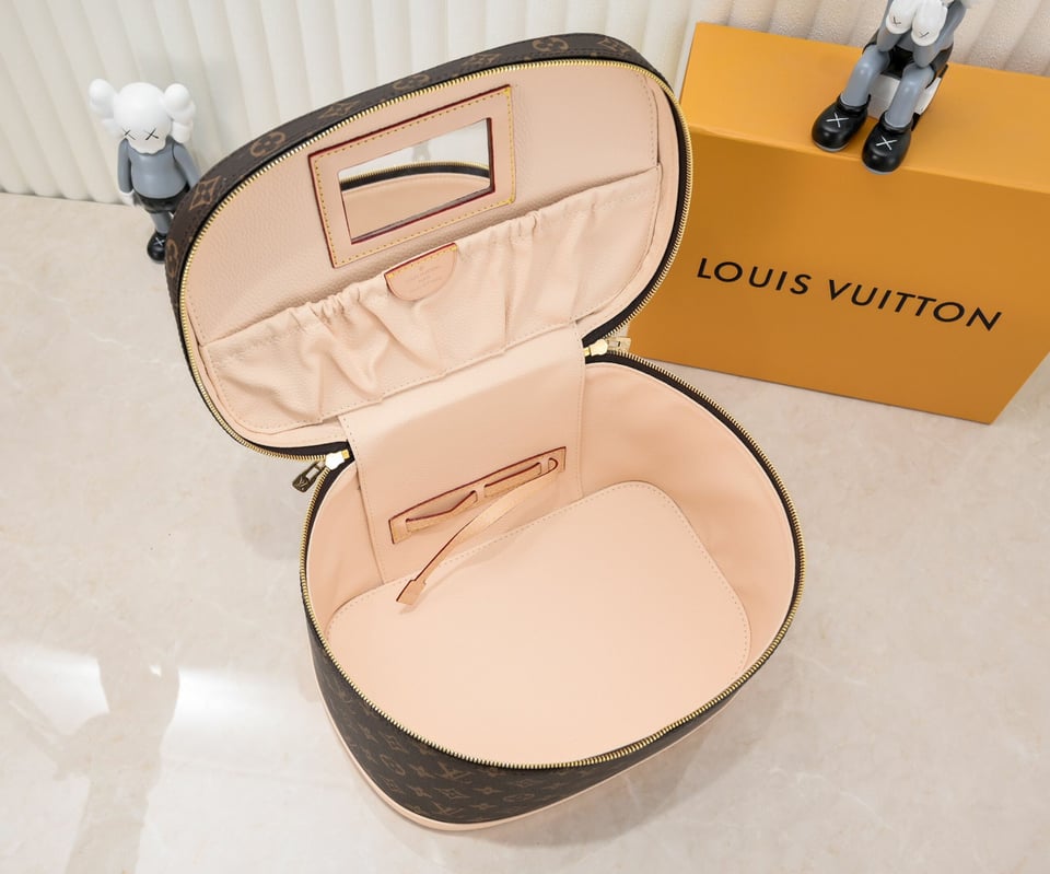 Louis Vuitton Nice Mini Toiletry Pouch 32Cm M47280 view 7