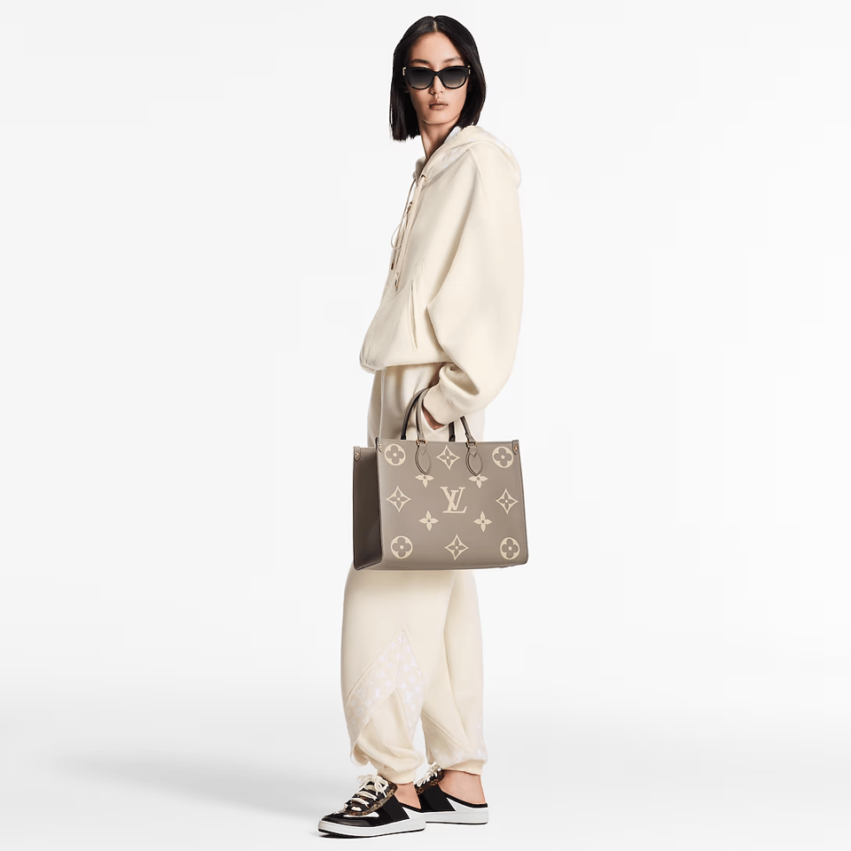 Louis Vuitton Onthego Mm Bicolor Monogram Empreinte Leather Dove/Cream M45494 35cm view 4