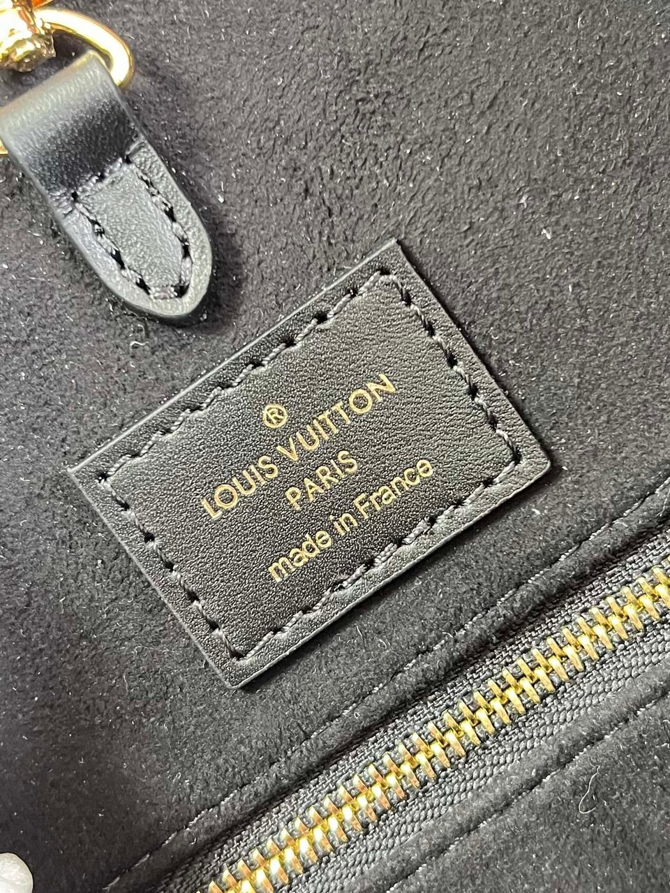 Louis Vuitton Onthego MM Tote Monogram Cream Beige Black 35cm view 12