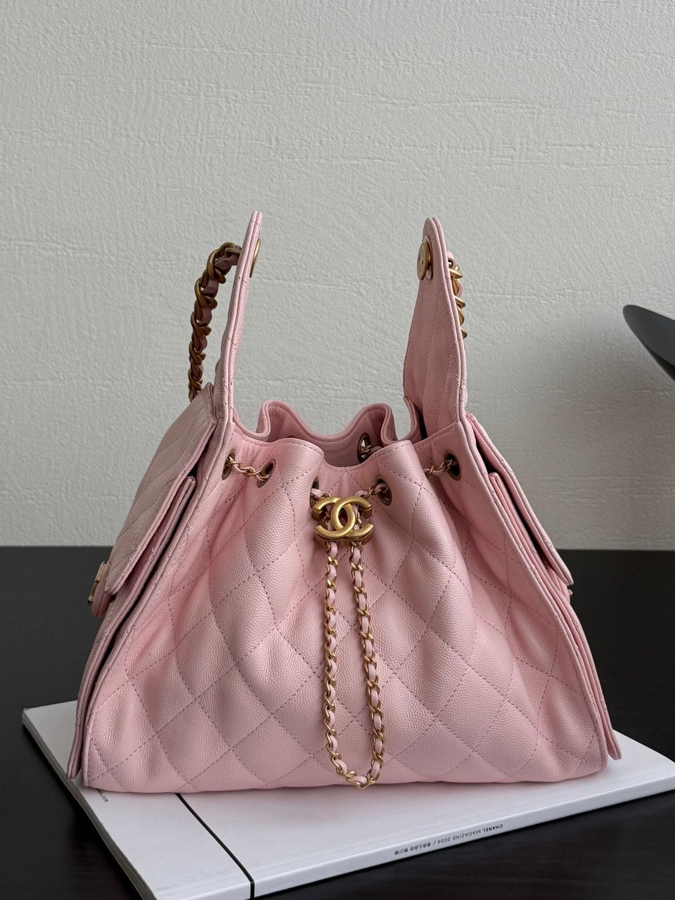 Chanel Spring-Summer 2025 Handbag Grained Calfskin &amp; Gold-Tone Metal Pink 30Cm/ 11.8In view 3