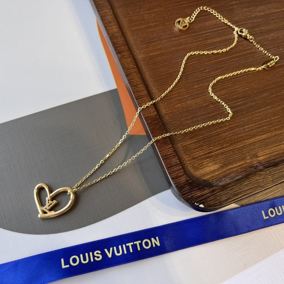 Louis Vuitton Fall In Love Necklace Gold M00465 view 3