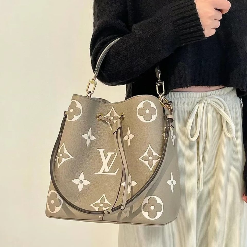 Louis Vuitton N Ono Mm Cream 25Cm M45555 view 9