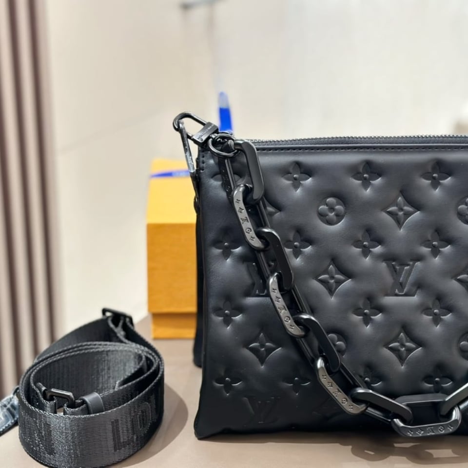 Louis Vuitton Coussin Pm Bag Black 27Cm M11370 view 8